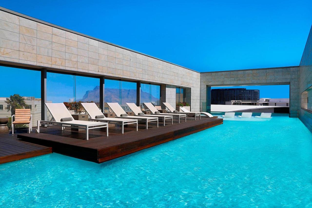 Marriott Crystal Towers Hotel