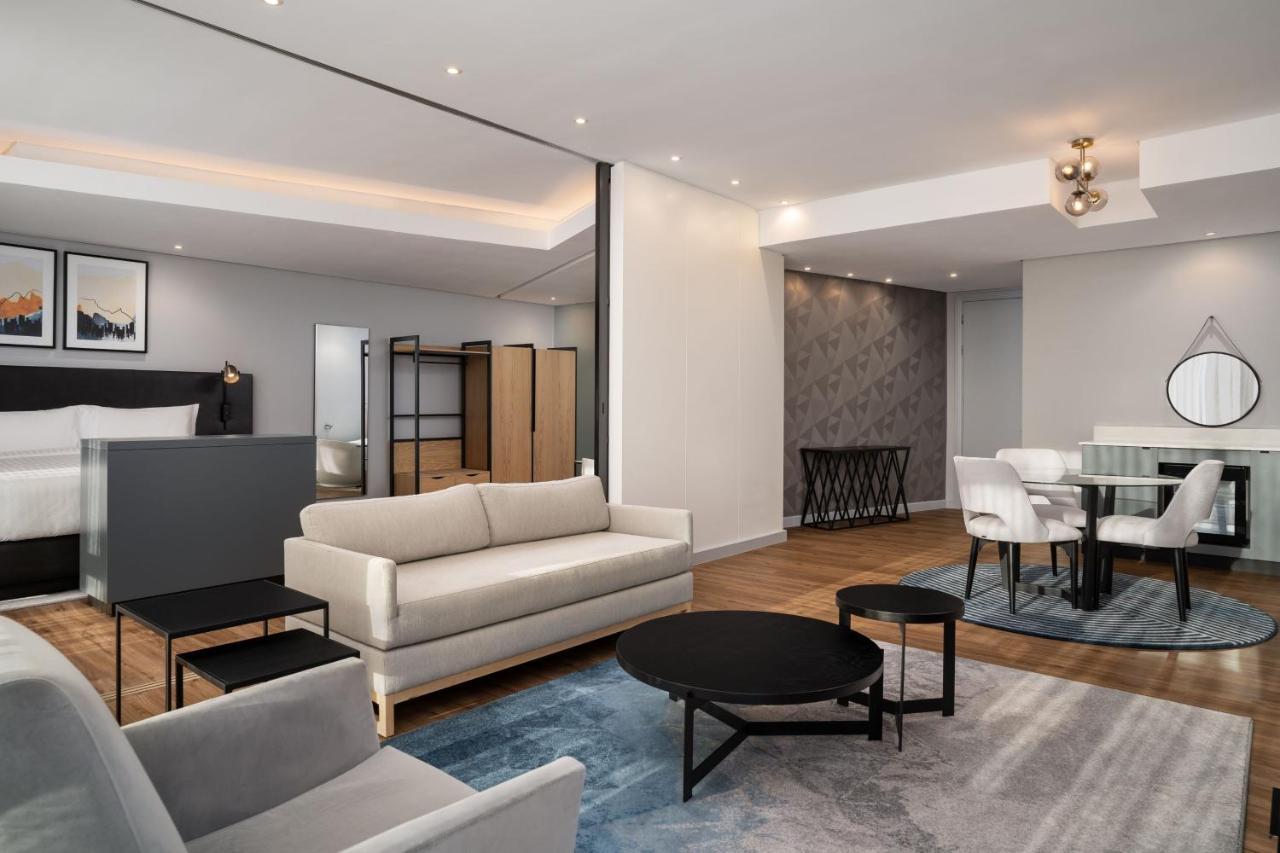 Marriott Crystal Towers Hotel