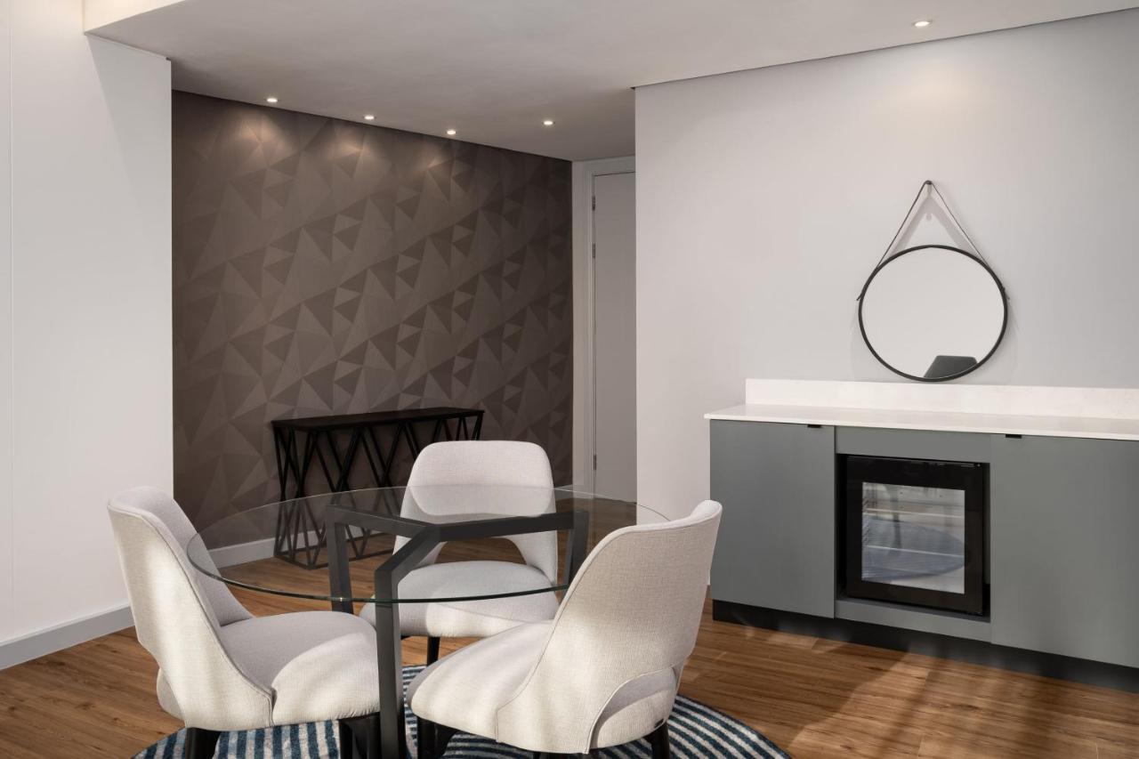 Marriott Crystal Towers Hotel