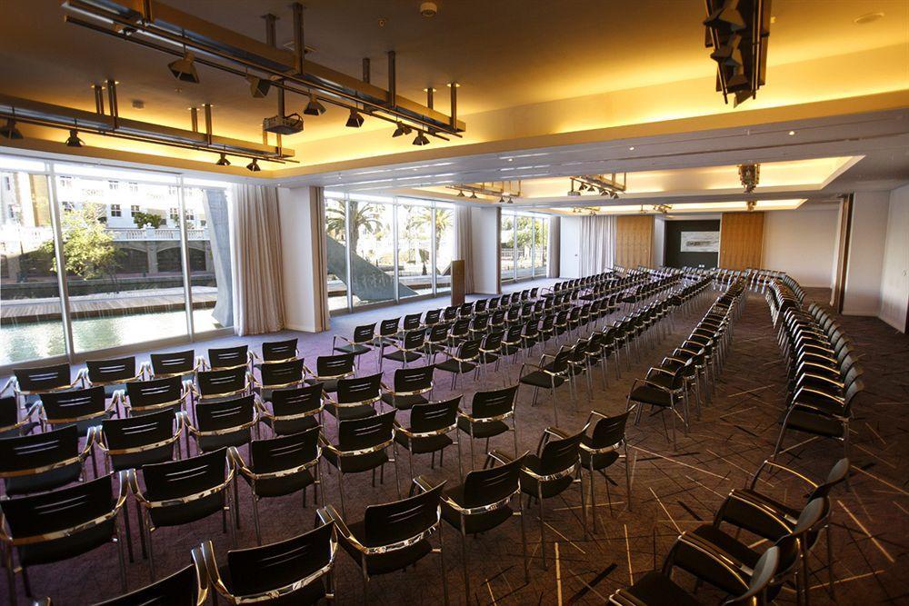 Marriott Crystal Towers Hotel 4*