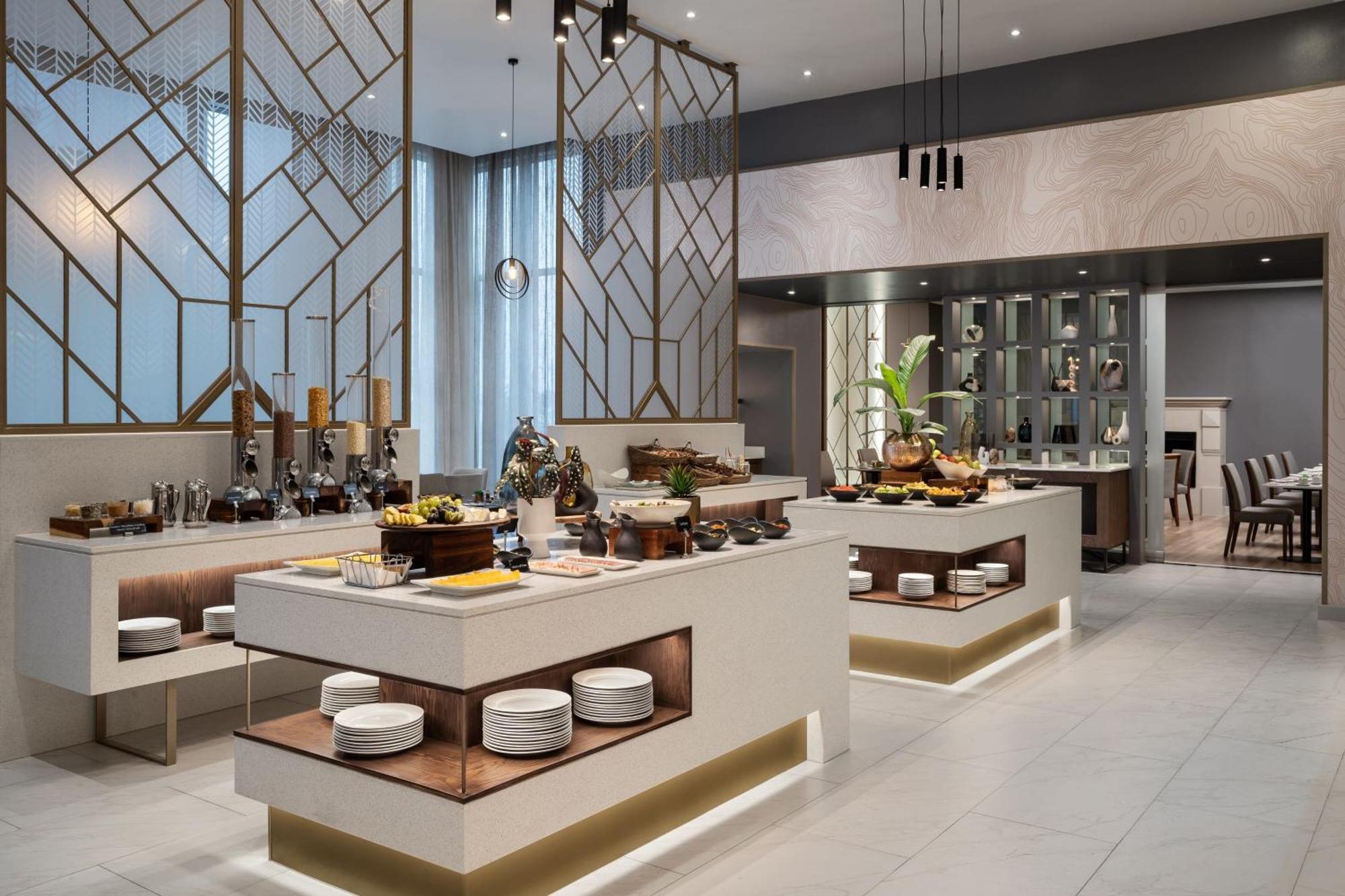 Marriott Crystal Towers Hotel 4*