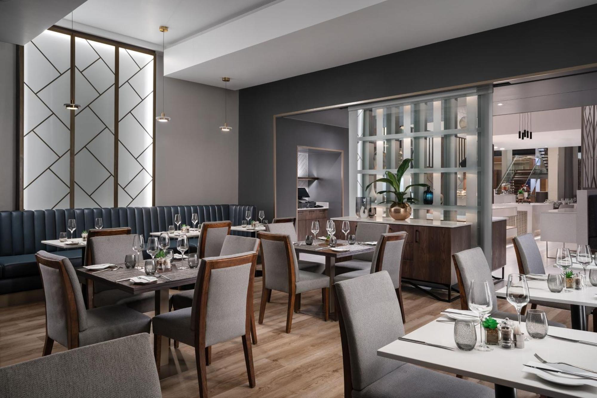 Marriott Crystal Towers Hotel 4*