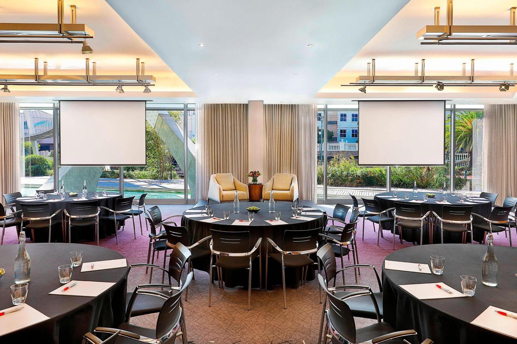 Marriott Crystal Towers Hotel 4*