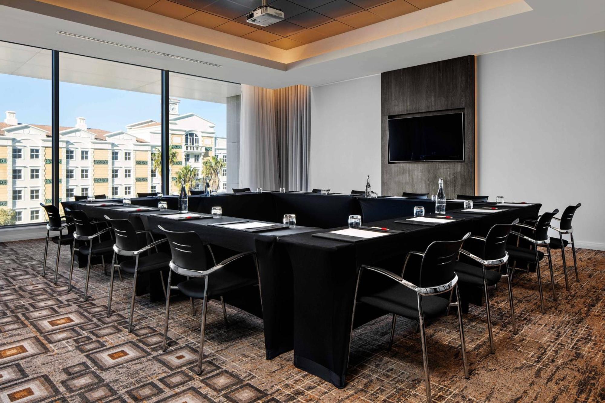 Marriott Crystal Towers Hotel 4*
