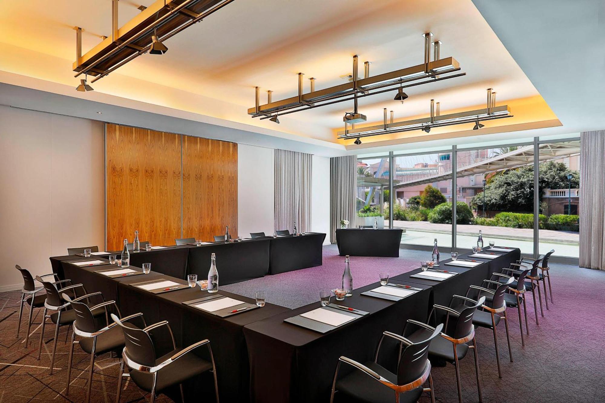 Marriott Crystal Towers Hotel 4*